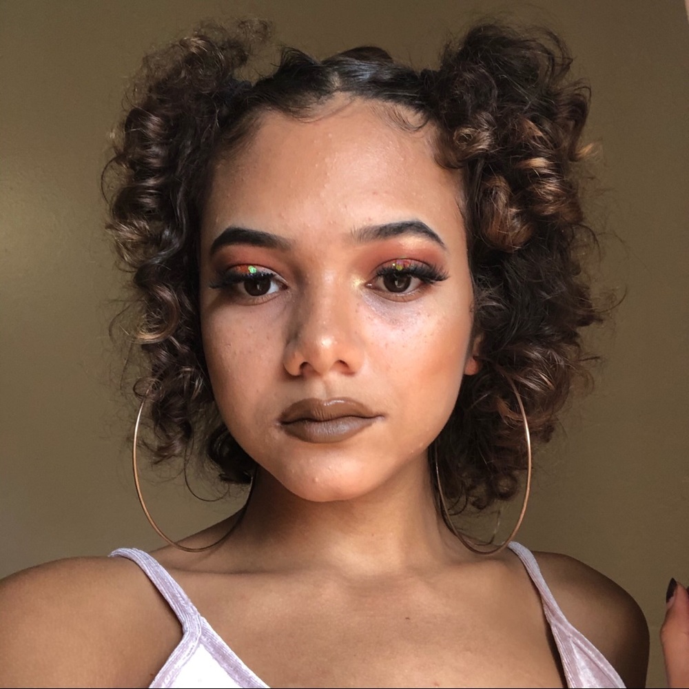 Meet your Posher, Angelida